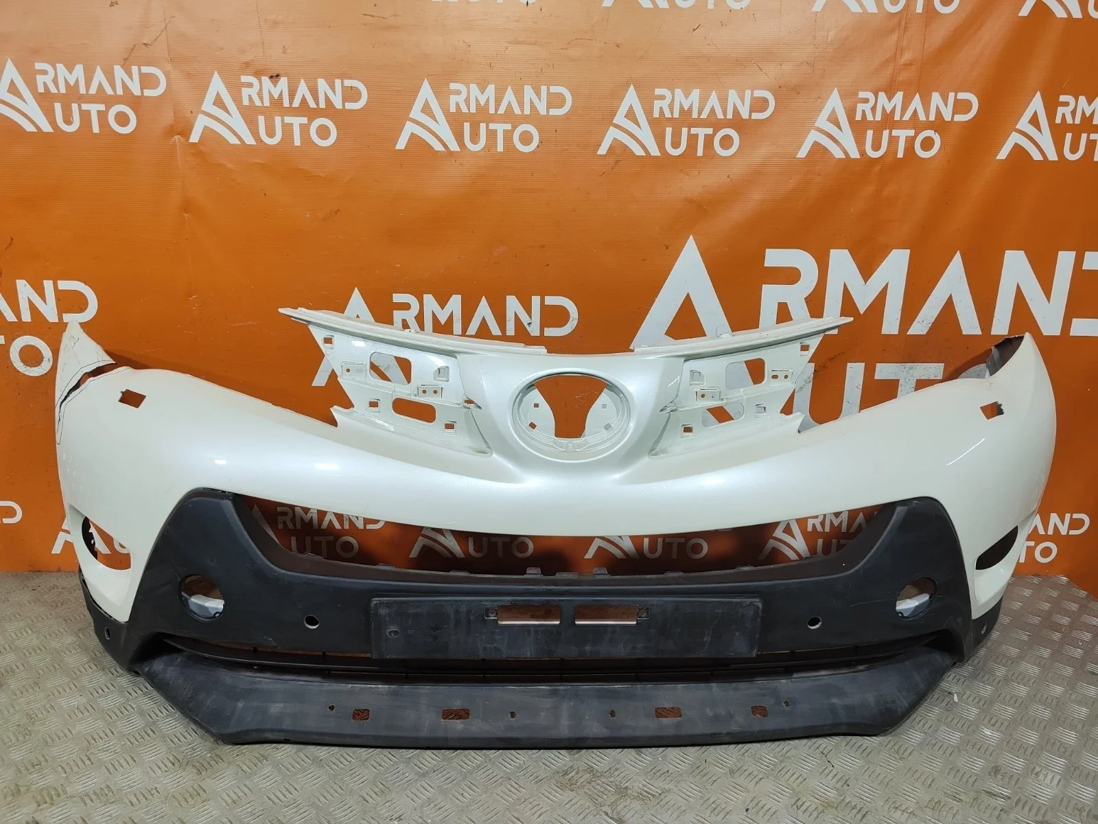 Бампер Toyota RAV4 2012-2015 CA40