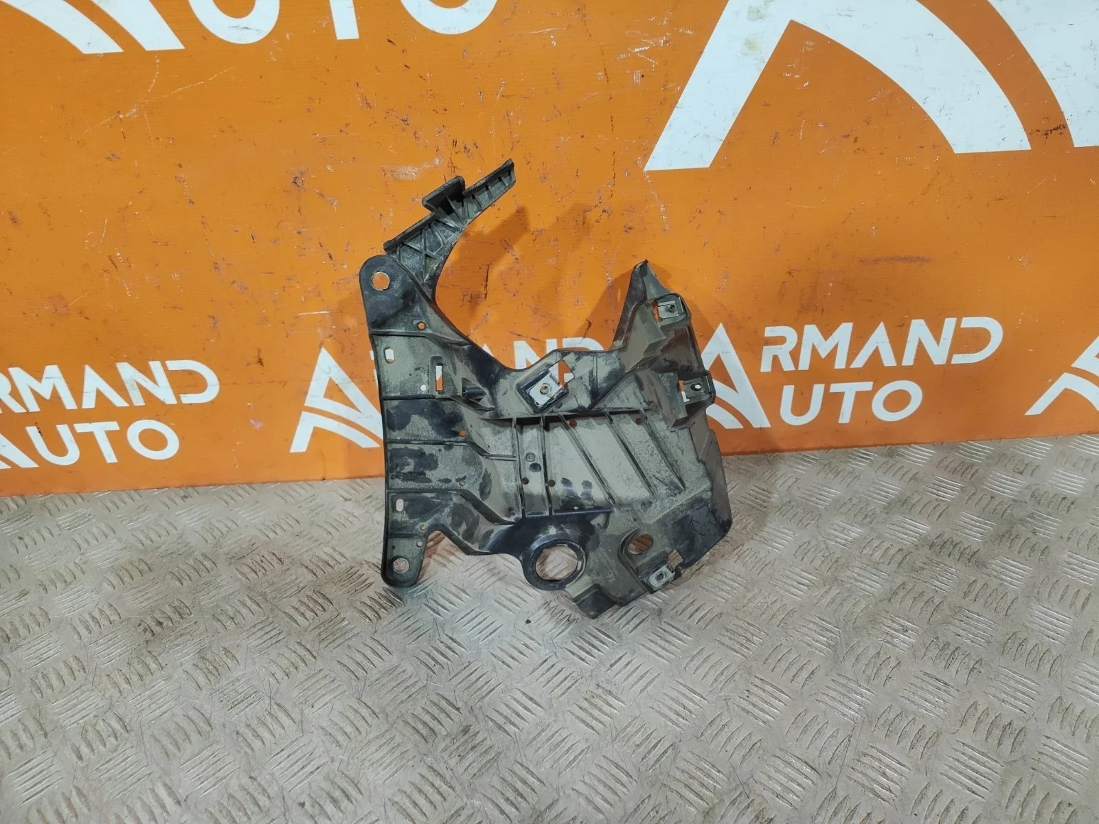 Кронштейн крыла BMW X5 2013-2018 F15