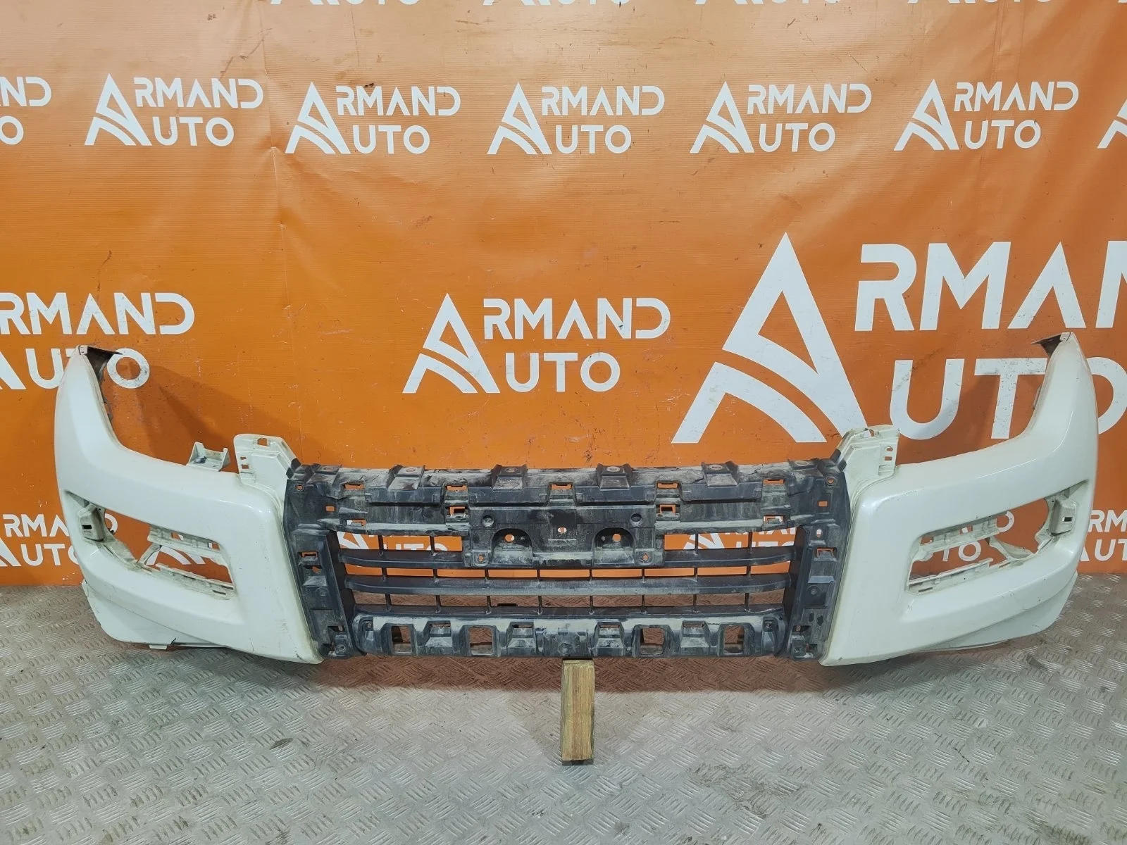 Бампер Mitsubishi Pajero 2014-нв