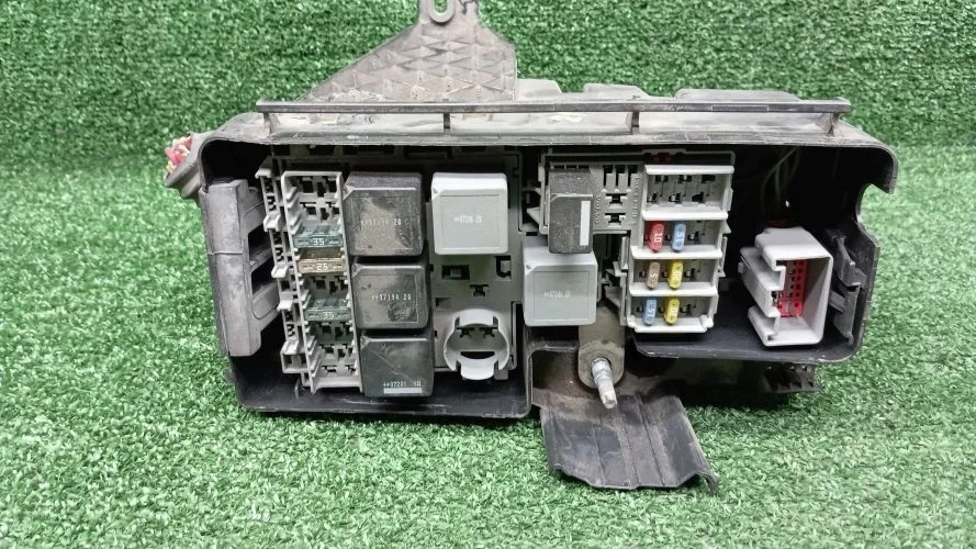 блок предохранителей Volvo D5244T,B6324S,D5244T4 CZ71,C71,CM71 Volvo Xc90 D5244T,B6324S,D5244T4 CZ71,C71,CM71 30797010,30728133