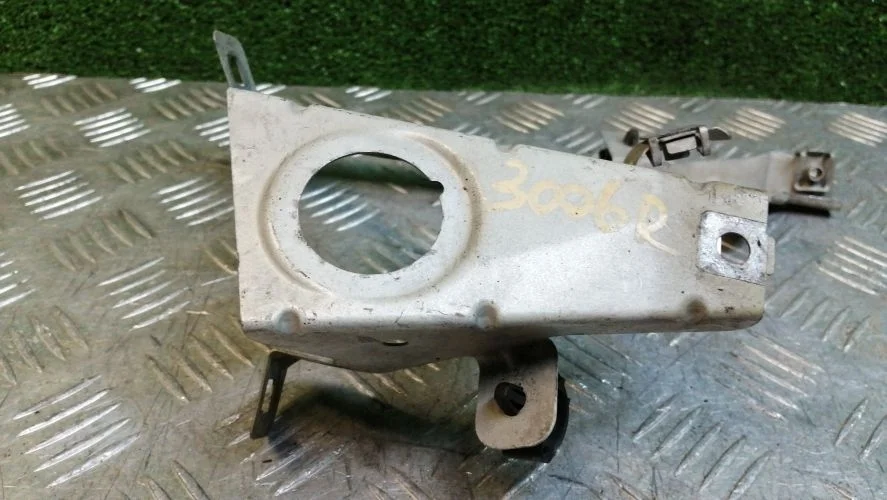 крепление крыла Bmw N54B30A,N63B44A F01,F02 Bmw 7-Series N54B30A,N63B44A F01,F02 7184180,41357207186