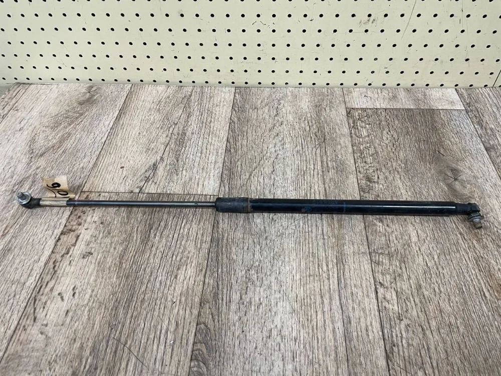 Амортизатор капота Nissan Terrano D10 (2014—2022) Terrano D10 (2014—2022) D10