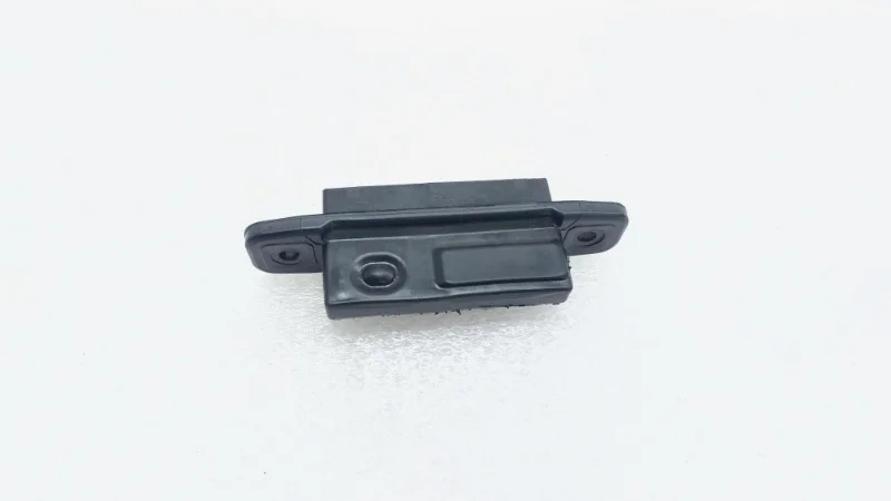 Кнопка открывания багажника Toyota Land Cruiser 2015 200