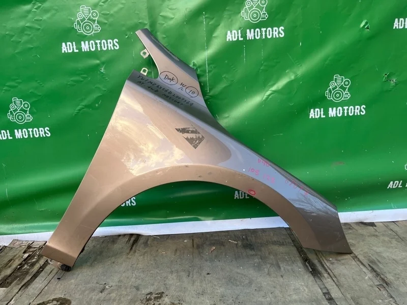 Крыло Volvo v40 2013-2020