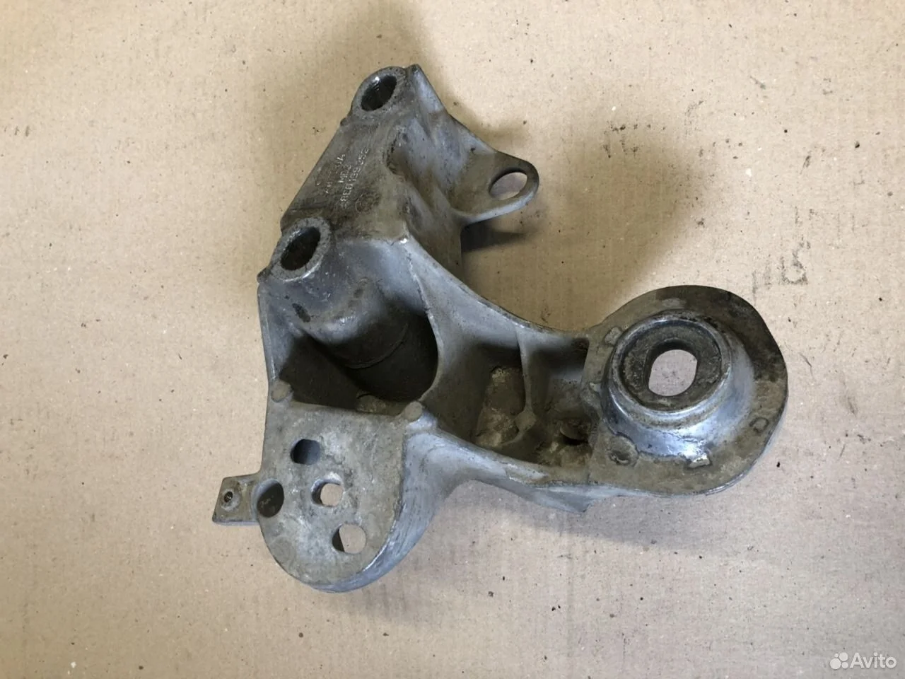 Кронштейн двигателя правый audi a4