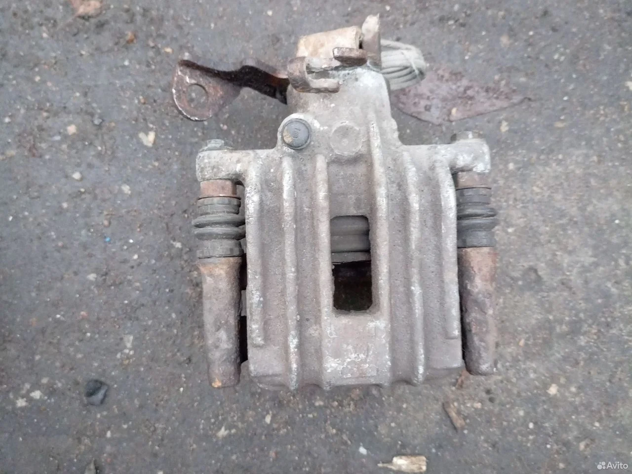 Суппорт з.п. vw passat b5 8e0615424a