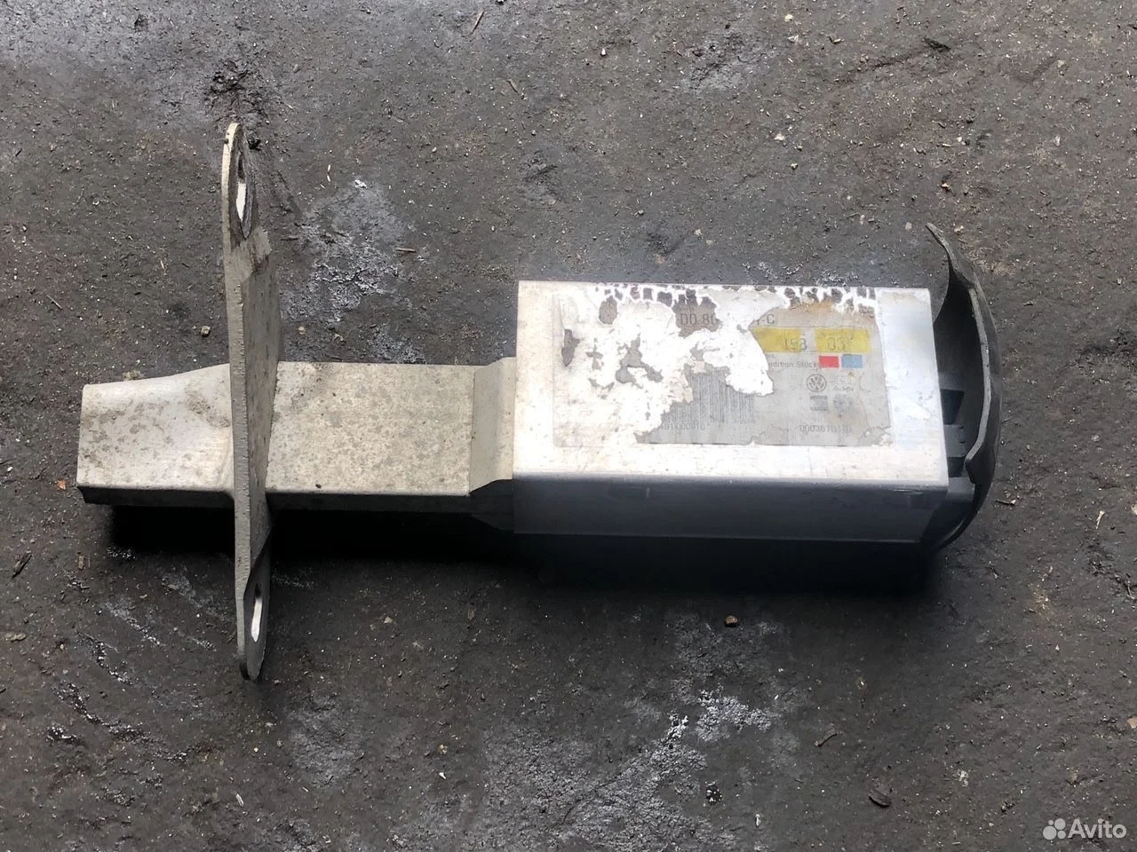 Кронштейн заднего бампера vag 8d0807331c