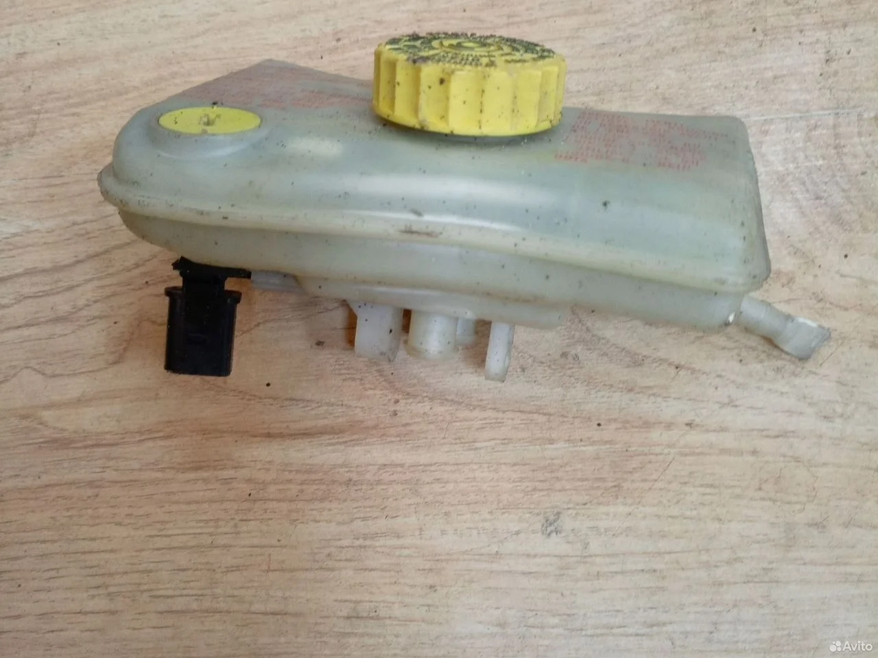 Бачок главного тормозного цилиндра vag 8e0611301e