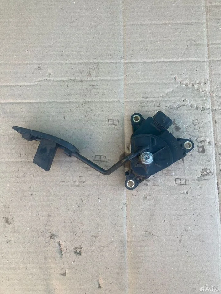 Педаль газа nissan note (e11) 2006-2013