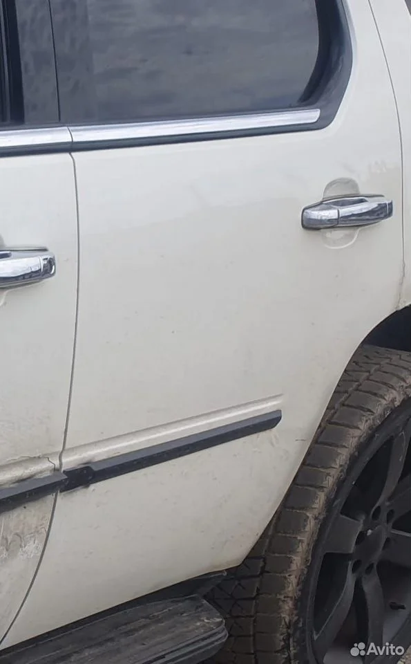 Дверь задняя левая для cadillac escalade iii