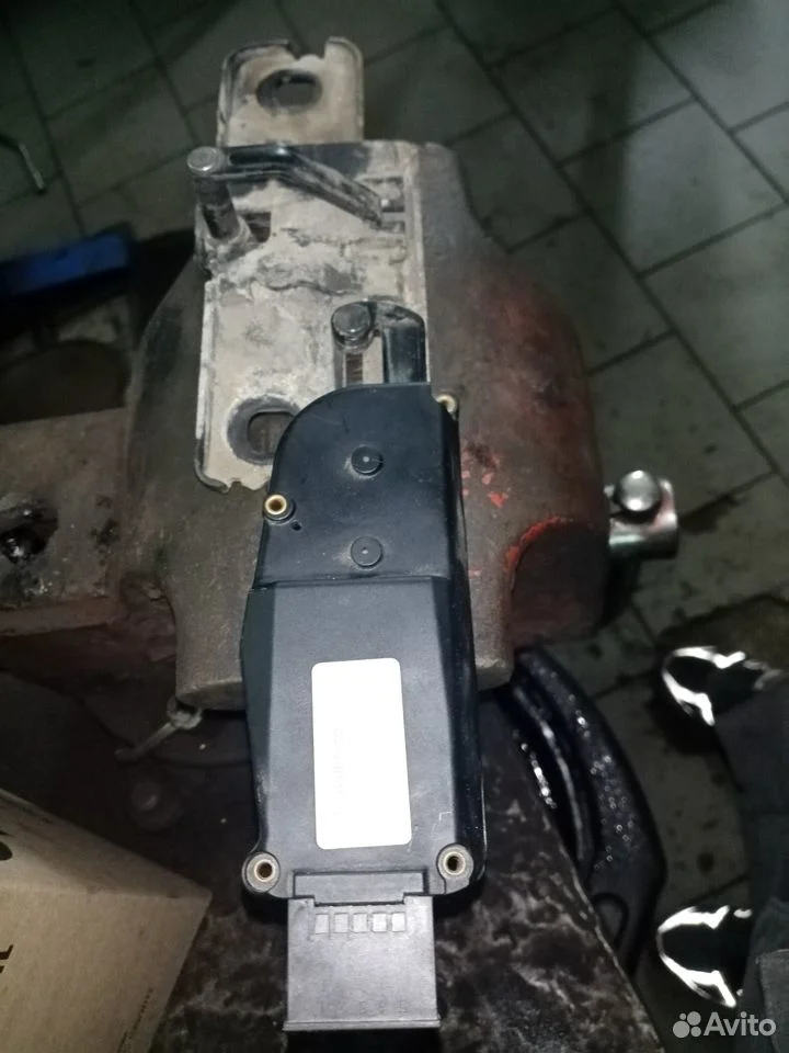 Доводчик крышки багажника audi q5