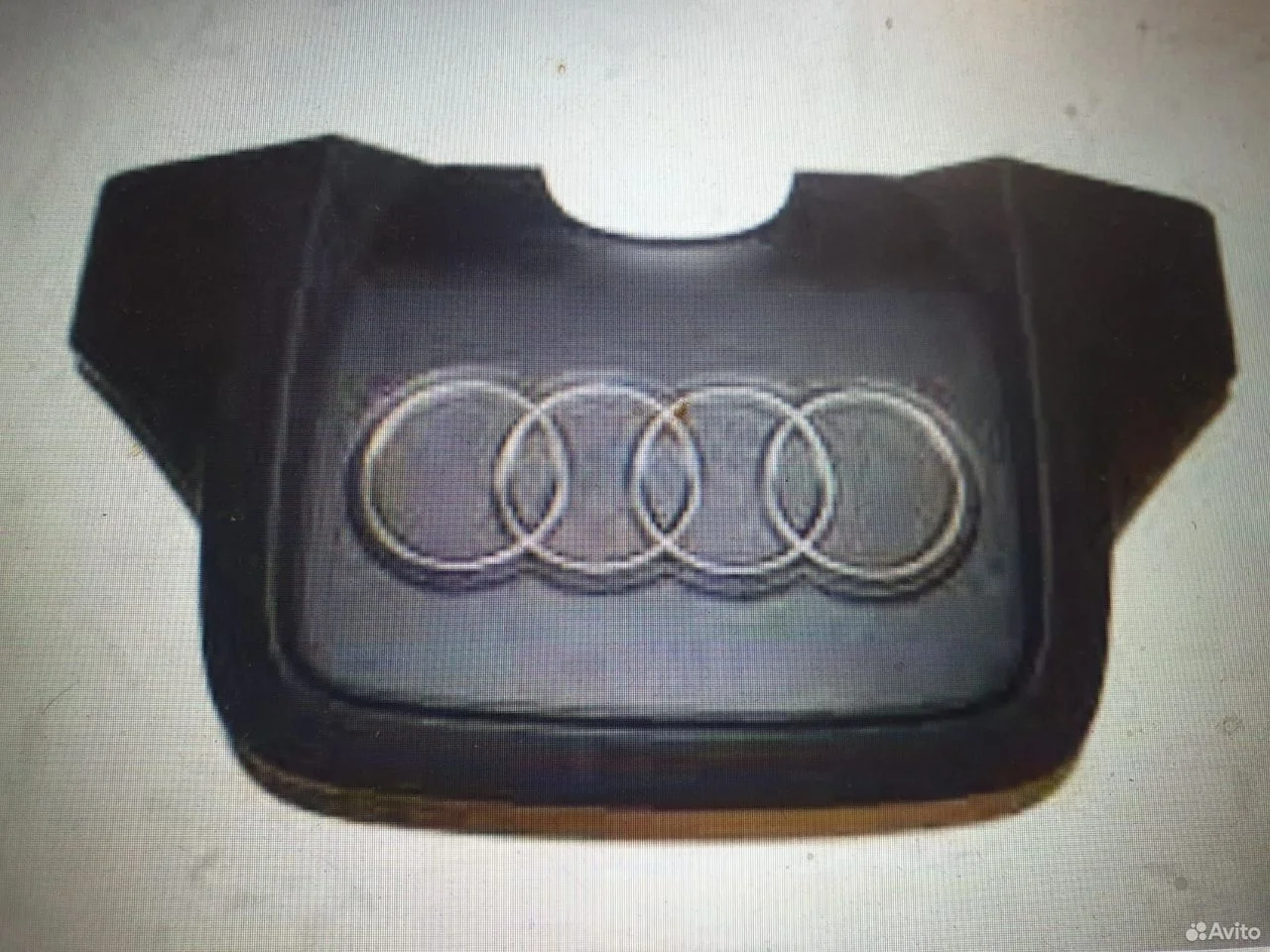Накладка декоративная двс audi a8 d4 3.0 10-17