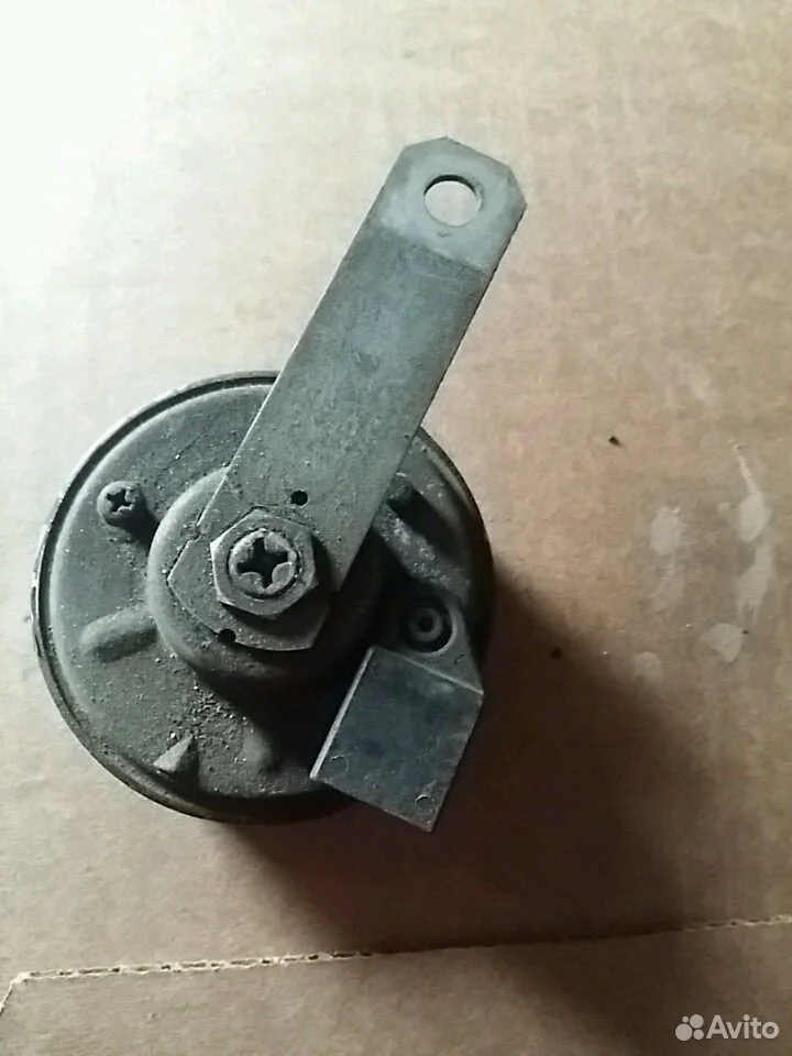 Гудок с кронштейном toyota camry v50 8652028180