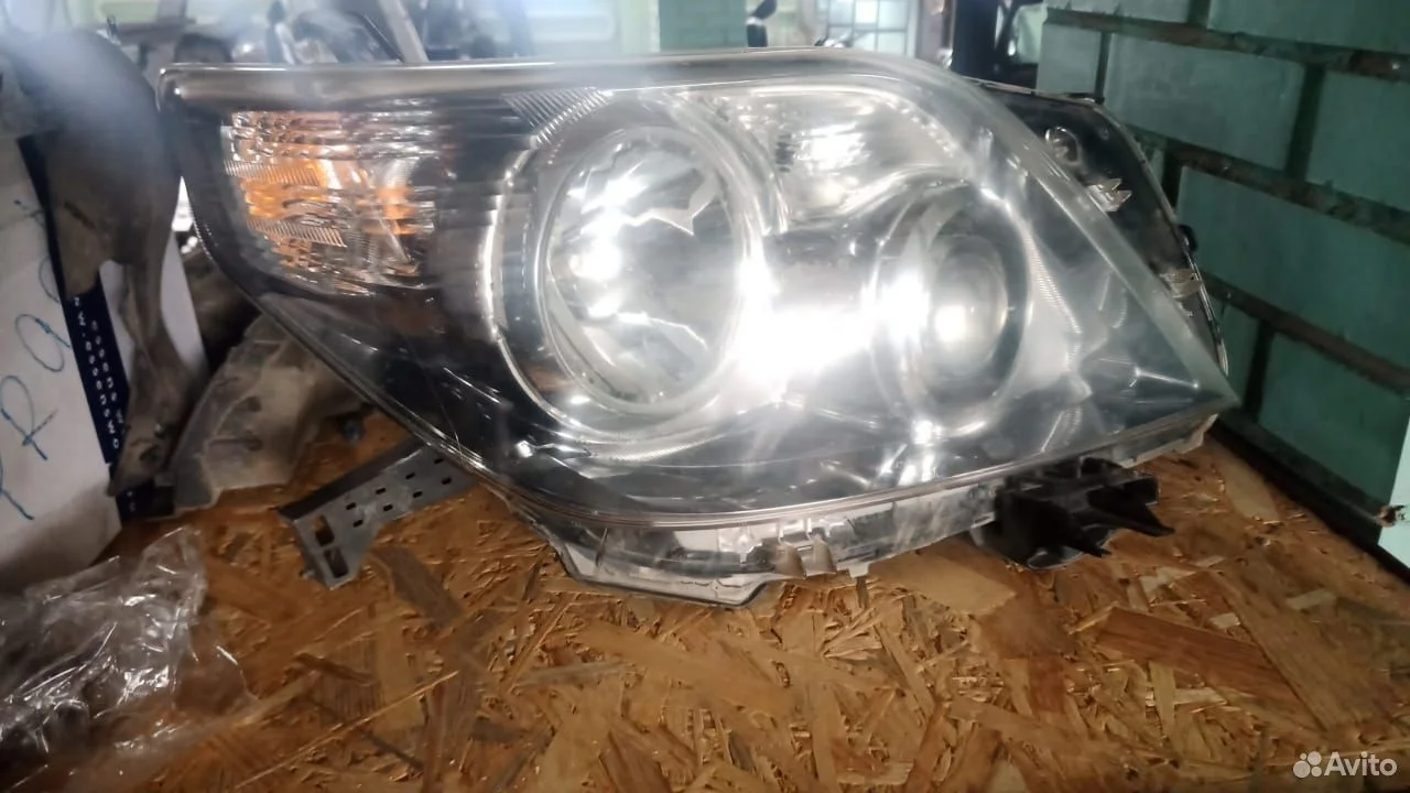 Передняя правая ксеноновая фара toyota prado 150