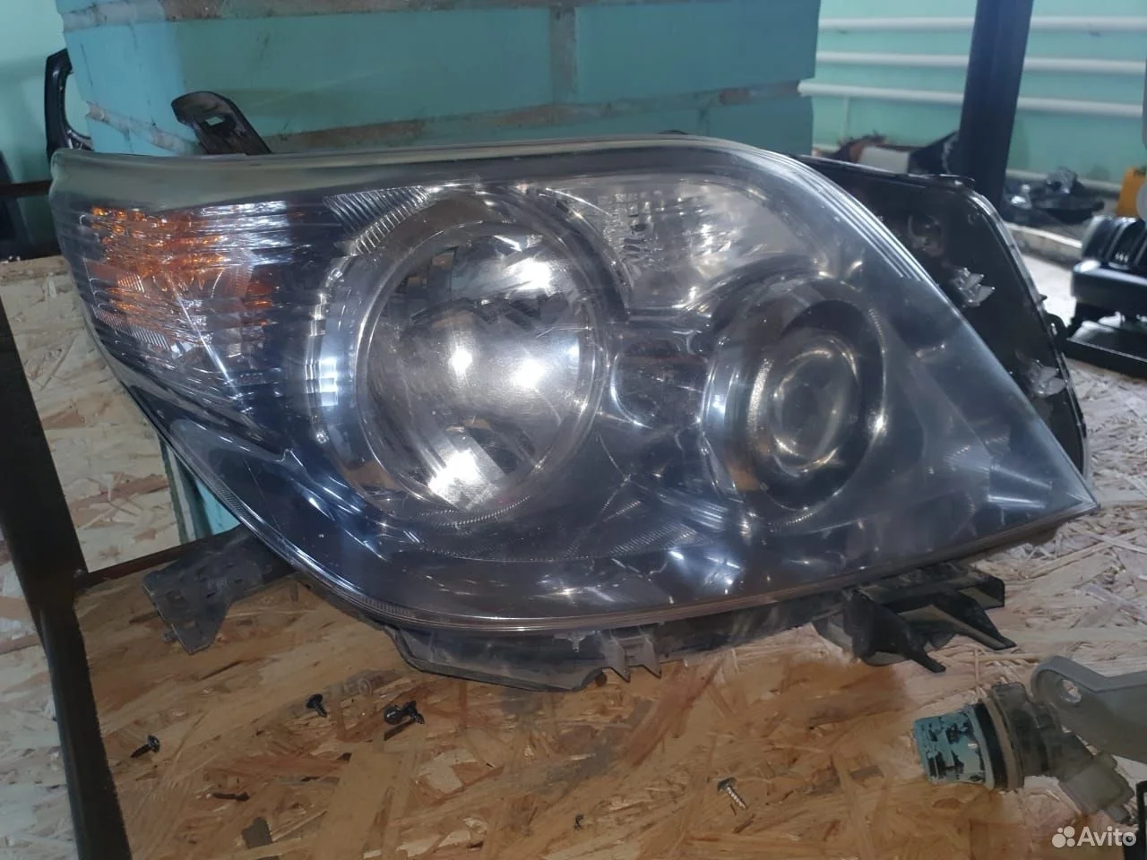 Передняя правая ксеноновая фара toyota prado 150