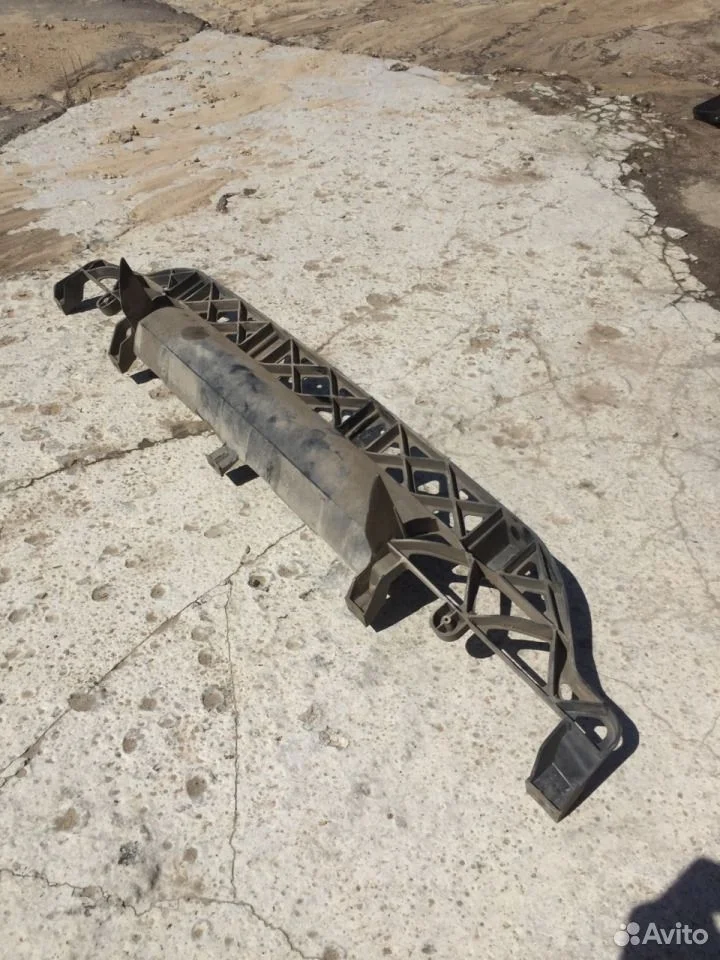Кронштейн заднего бампера audi q7 4l0 807 329