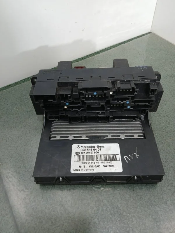 Блок предохранителей Mercedes-Benz C 2001 A0025459401 W203 M111.951