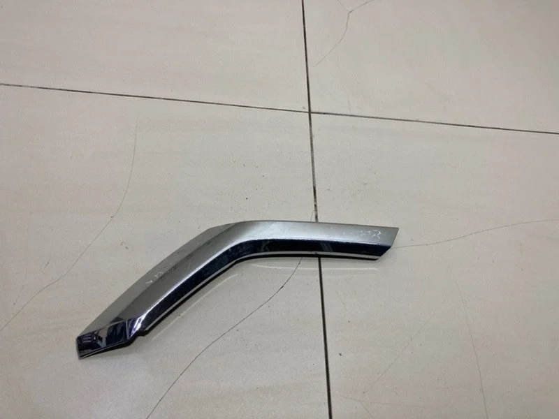 Накладка бампера нижняя передняя правая Mitsubishi
