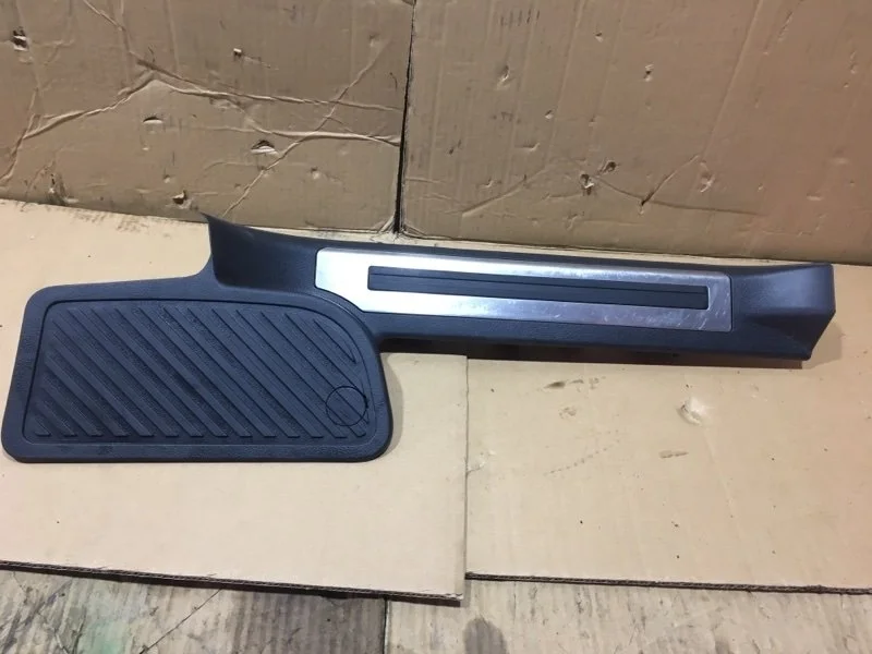 Накладка порога (внутренняя) Toyota Land Cruiser 2011 6794060010C0 URJ200 1VD-FTV 4.5, задняя левая
