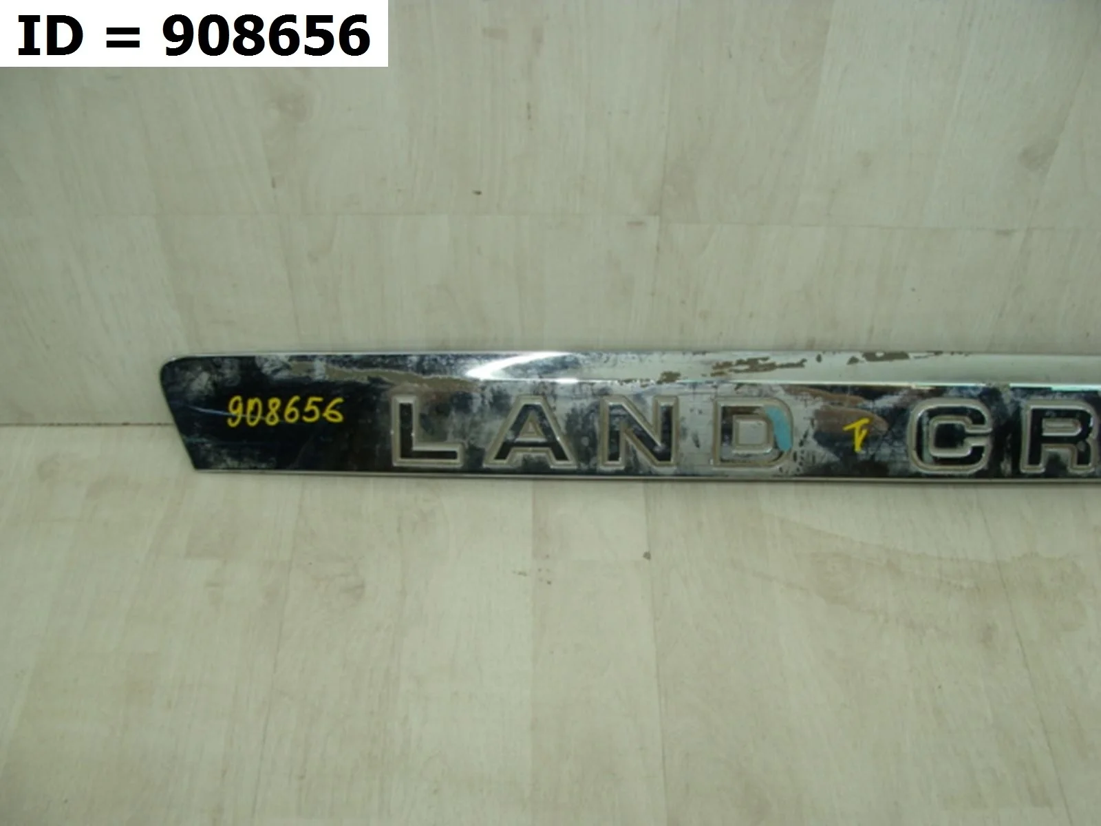 Накладка двери багажника Toyota Land Cruiser