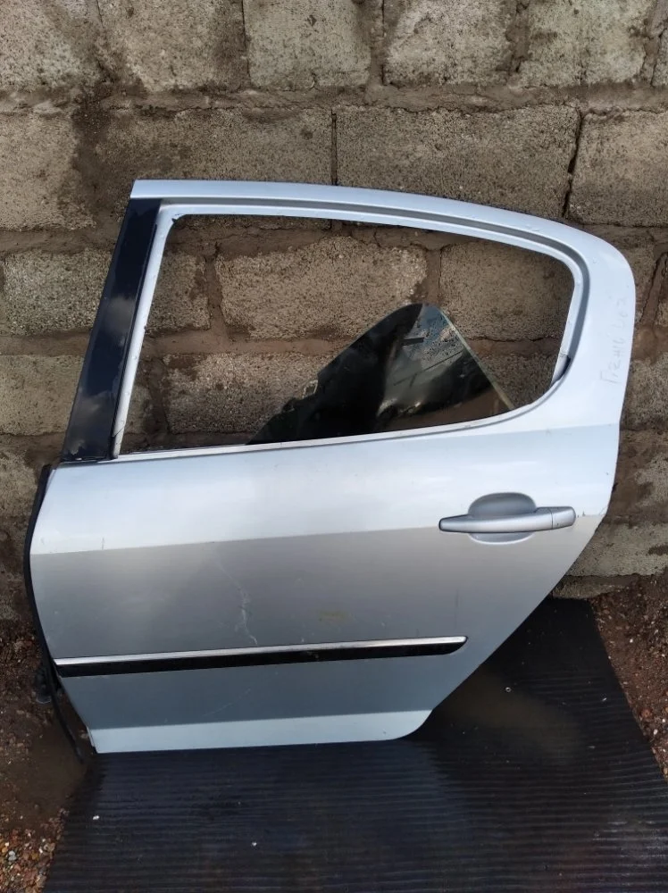 Дверь боковая peugeot 407 6D