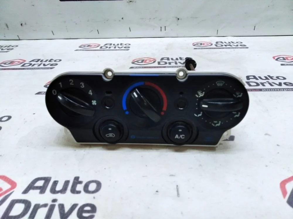 Блок управления печкой Ford Fusion 2008 1