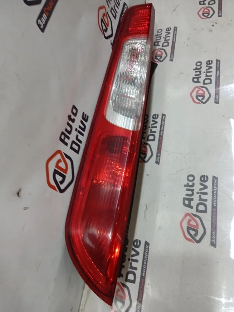 Фонарь Ford Focus 2006 хетчбек