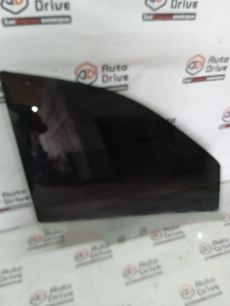 Стекло двери RENAULT LOGAN 2010
