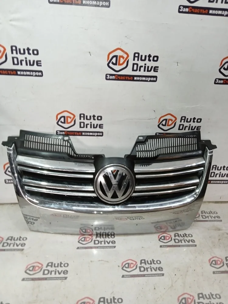 Решетка радиатора volkswagen JETTA 2010