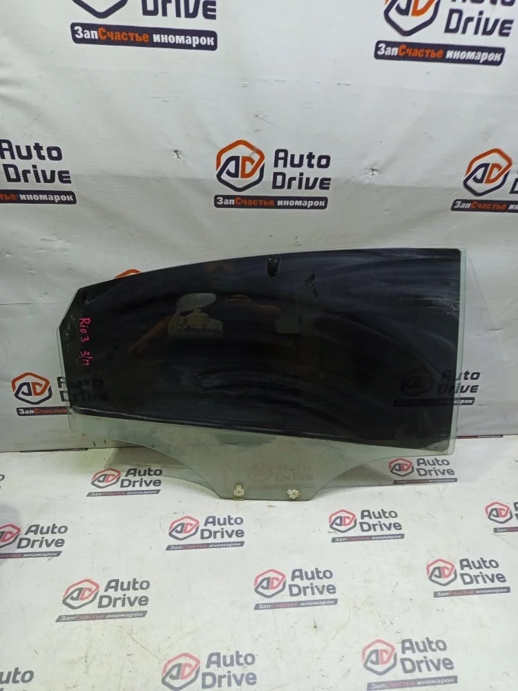 Стекло двери Kia Rio 3