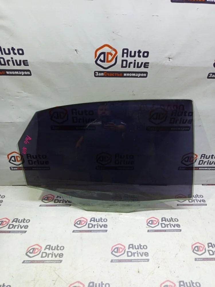 Стекло двери volkswagen POLO MK5