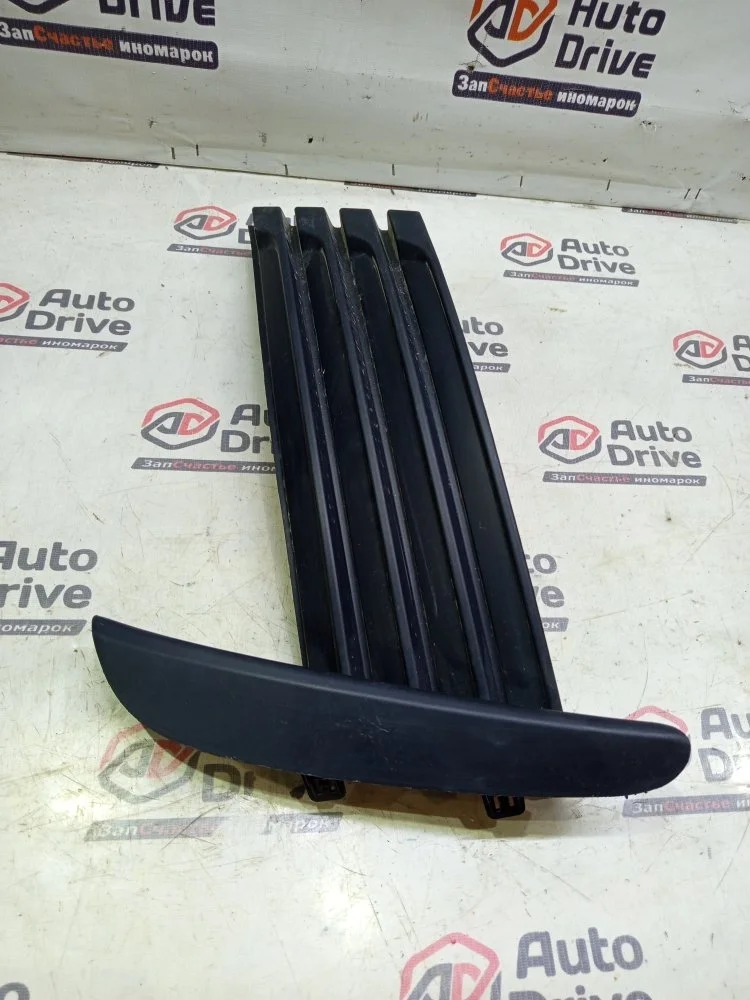 Заглушка бампера Toyota corolla E180