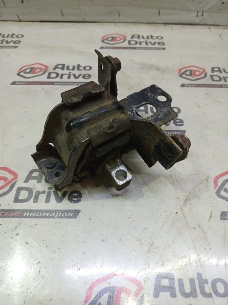 Подушка двигателя VOLKSWAGEN Polo MK5