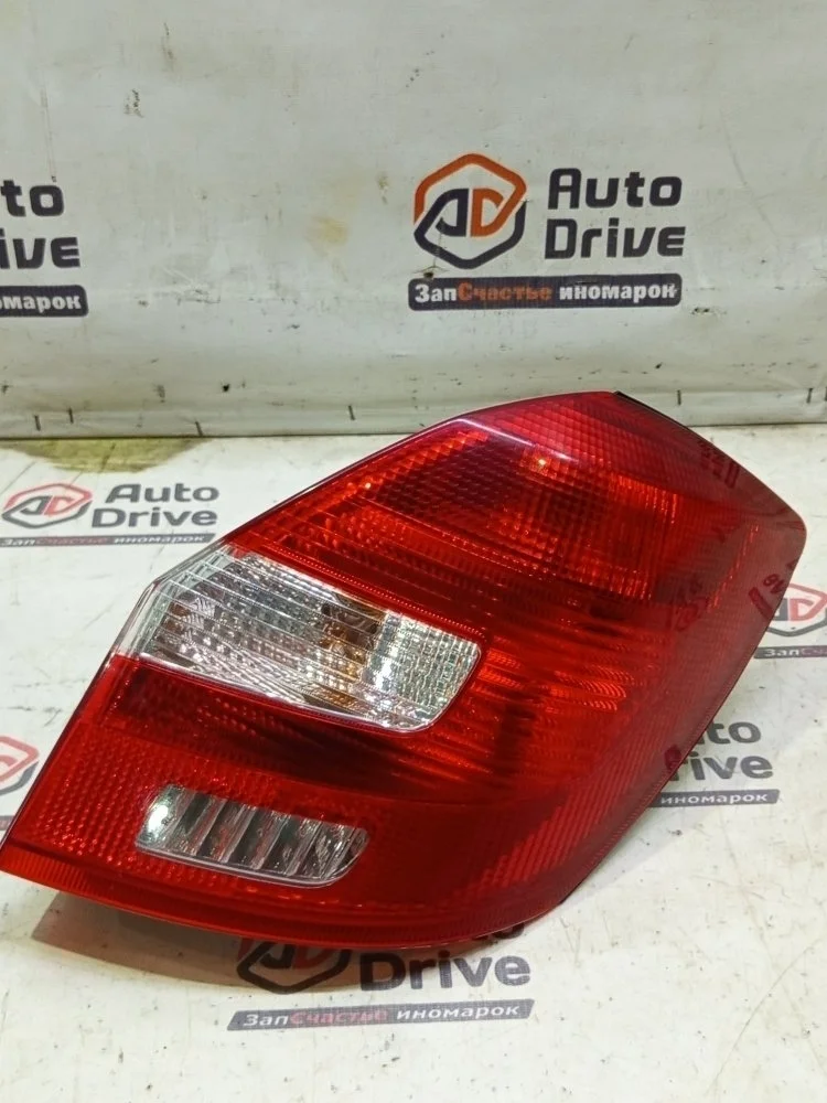 Фонарь skoda fabia 2009
