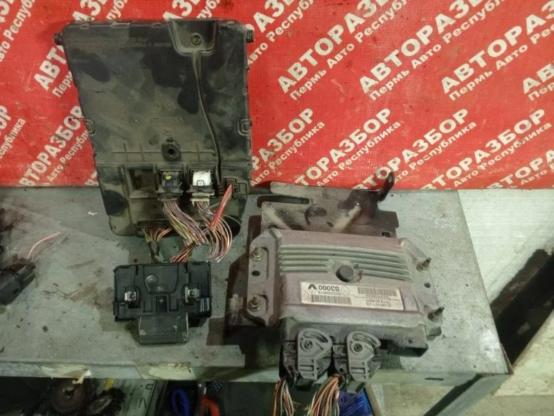 Блок управления двигателем Renault Megane 2007 8200509552 2 K4MD812