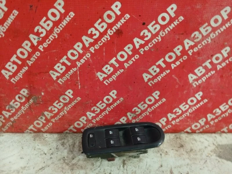 Блок стеклоподъемников Renault Megane 2007 8200160603 2 K4MD812, передний левый