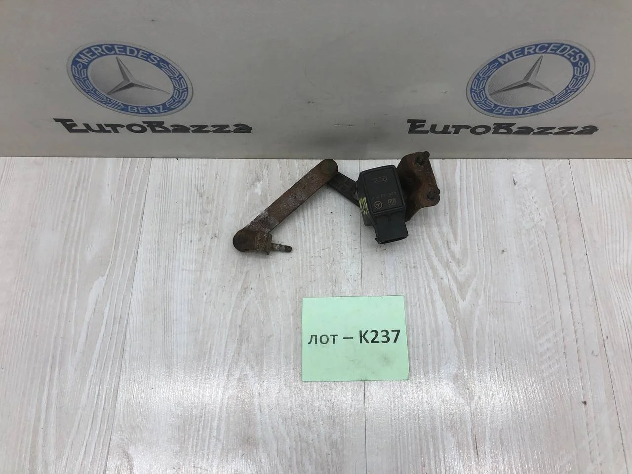 Датчик уровня подвески передний Mercedes W211