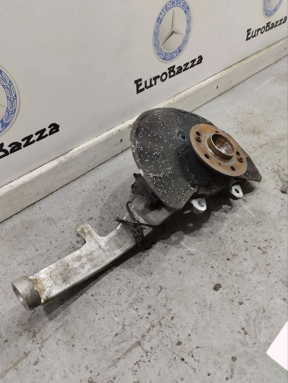 Кулак поворотный передний правый Mercedes W166