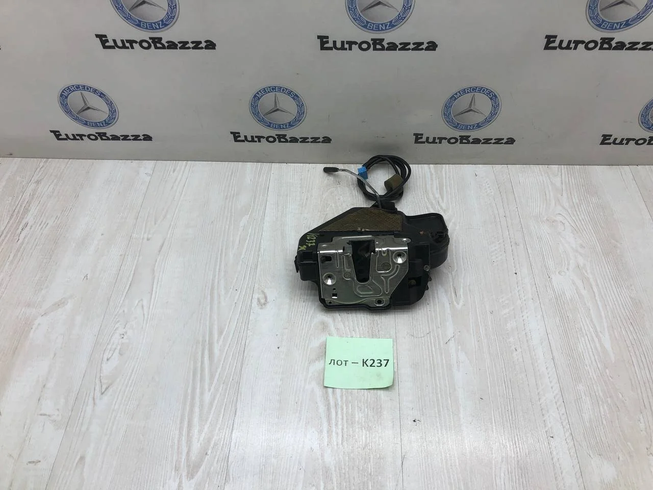 Замок двери передней левой Mercedes W211