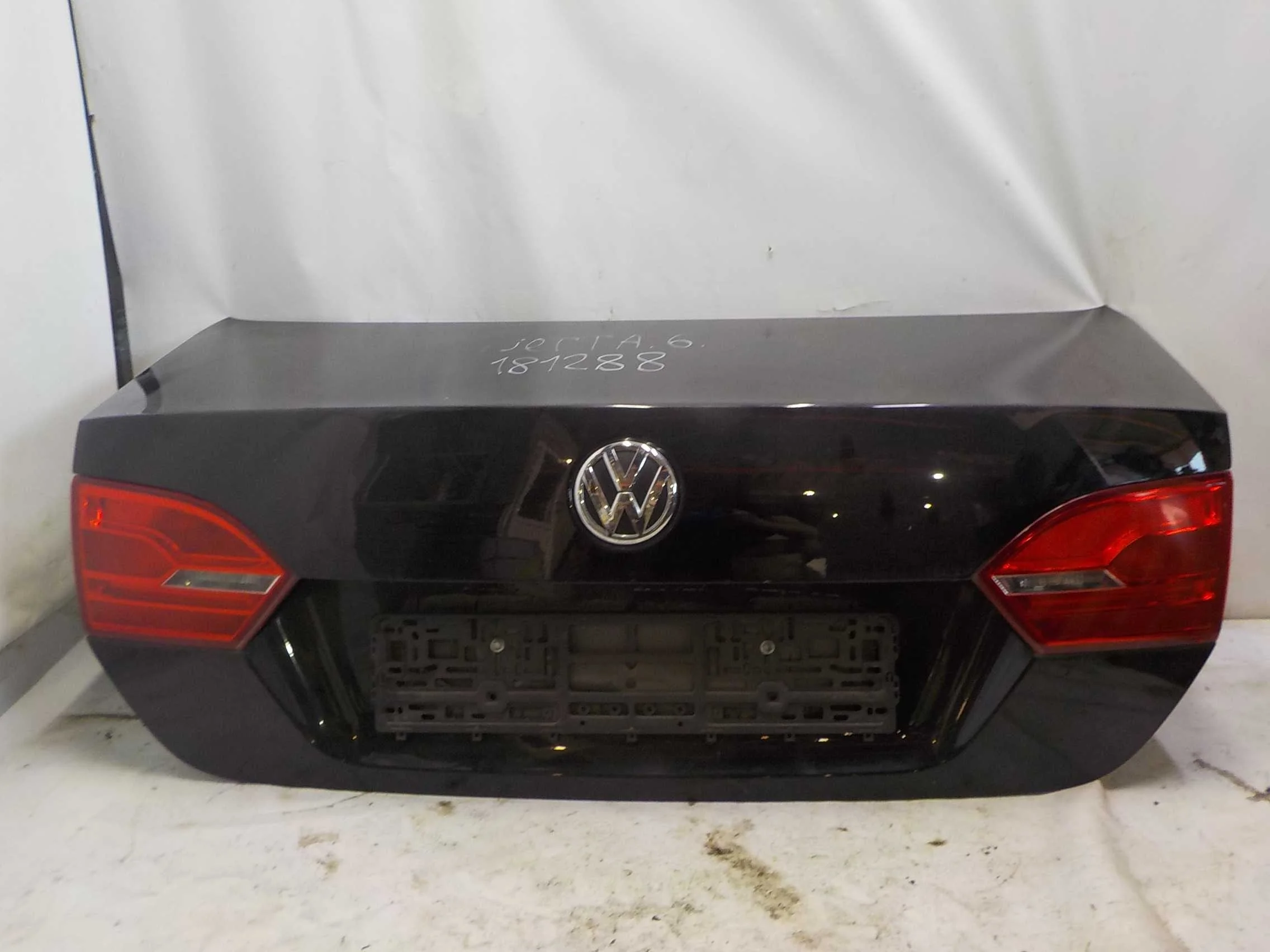 крышка багажника VOLKSWAGEN JETTA