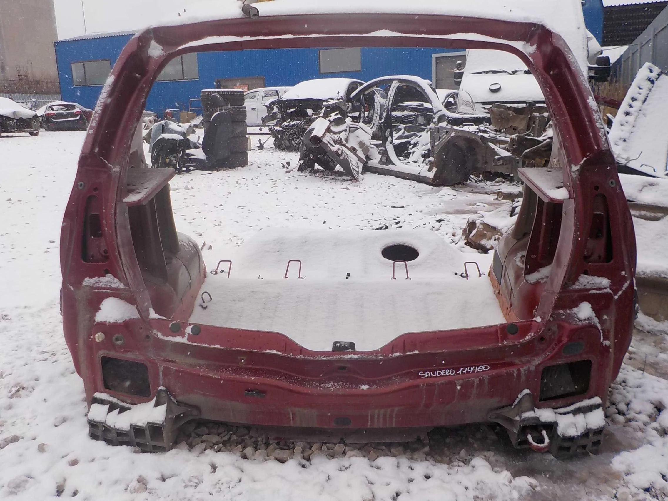 задняя панель кузова RENAULT SANDERO