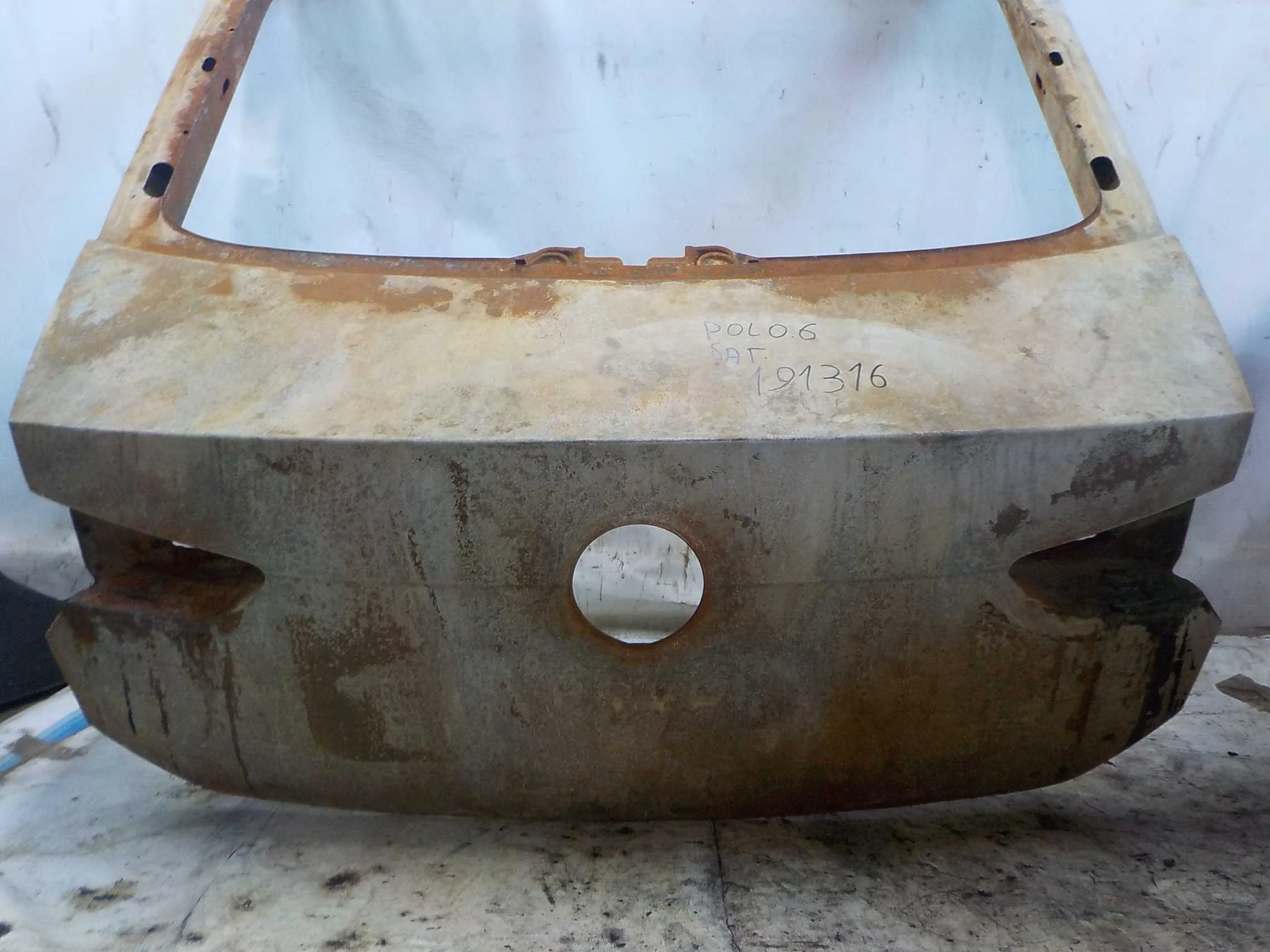крышка багажника VOLKSWAGEN POLO