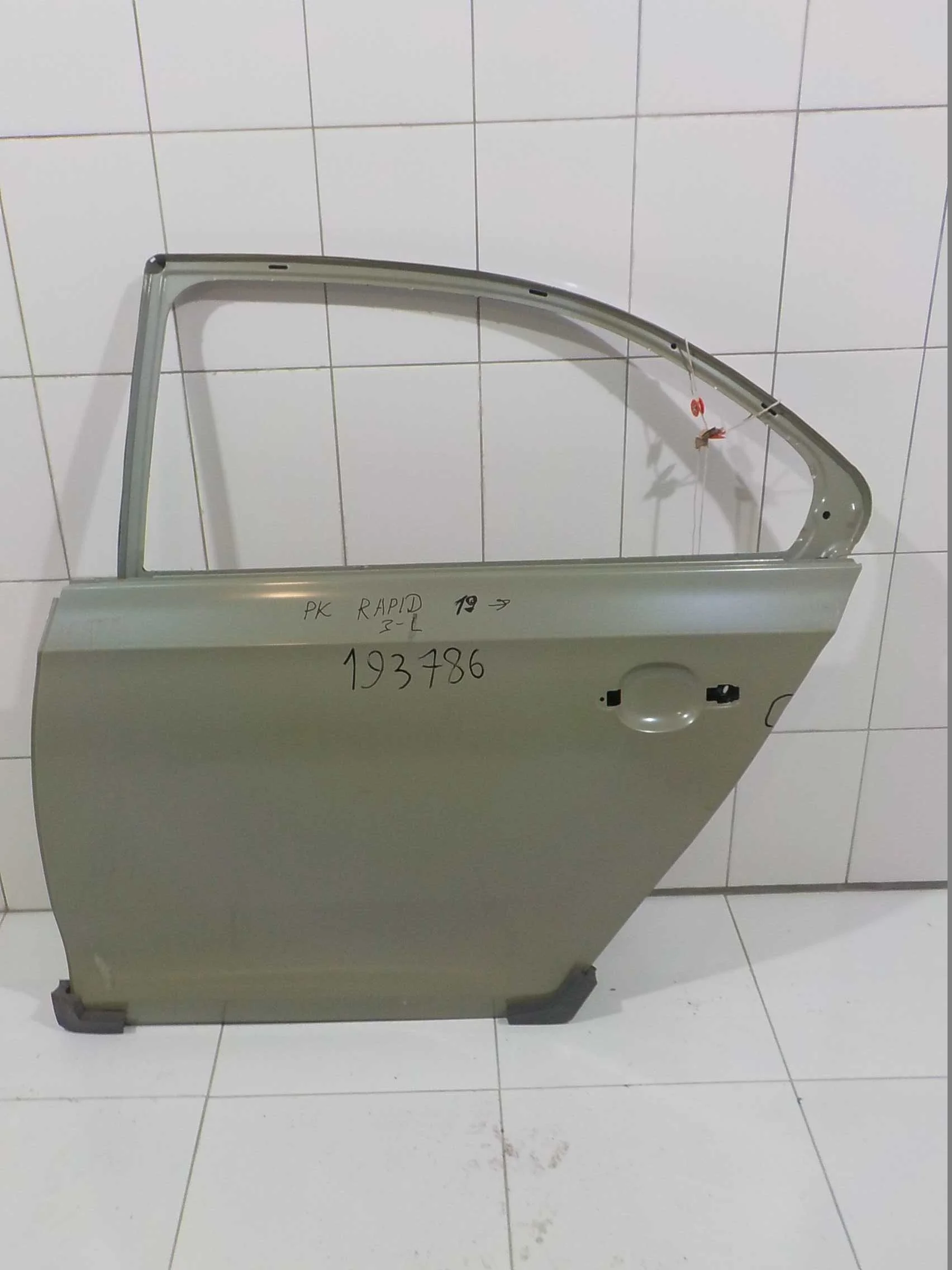 дверь SKODA RAPID