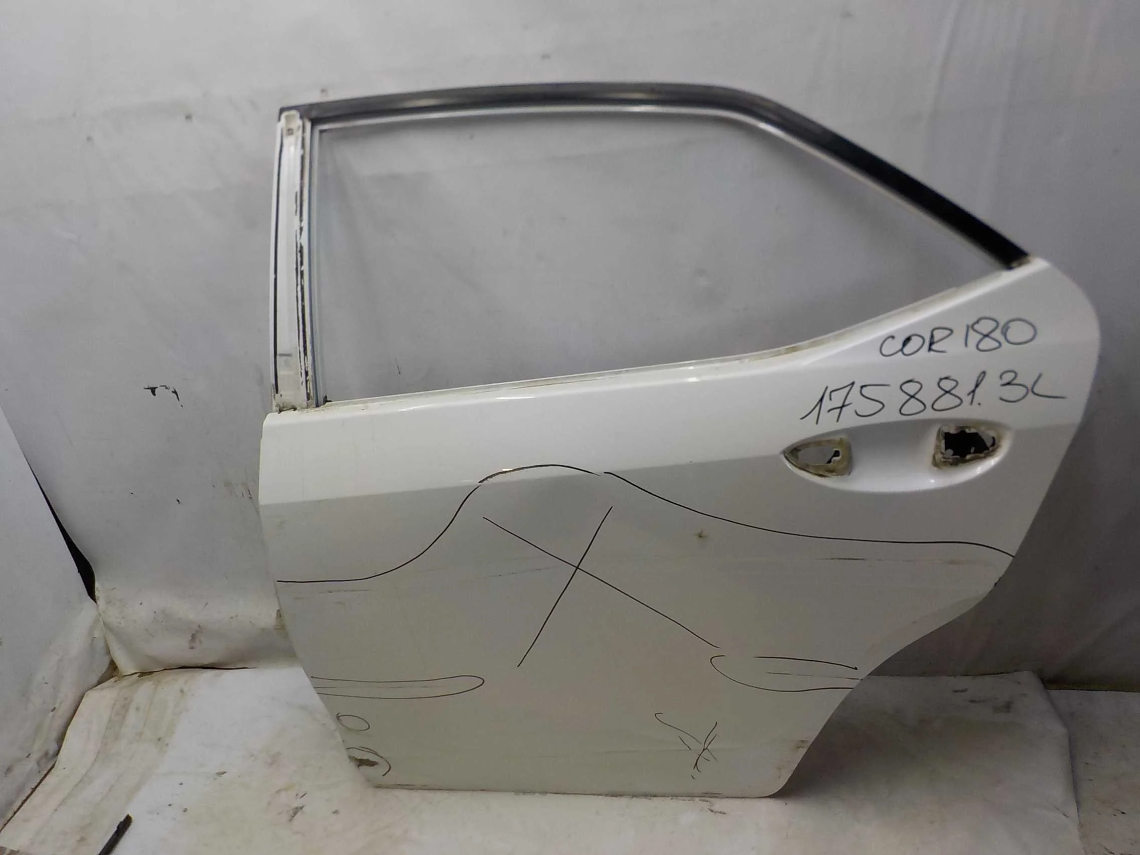 дверь TOYOTA COROLLA 180