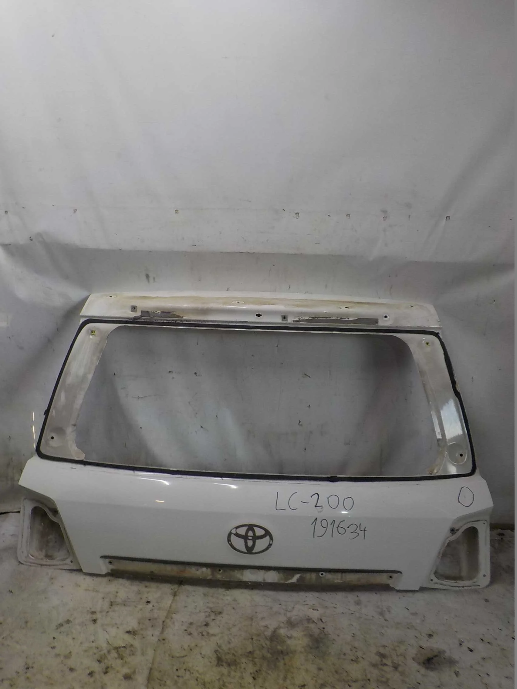 крышка багажника TOYOTA LAND CRUISER