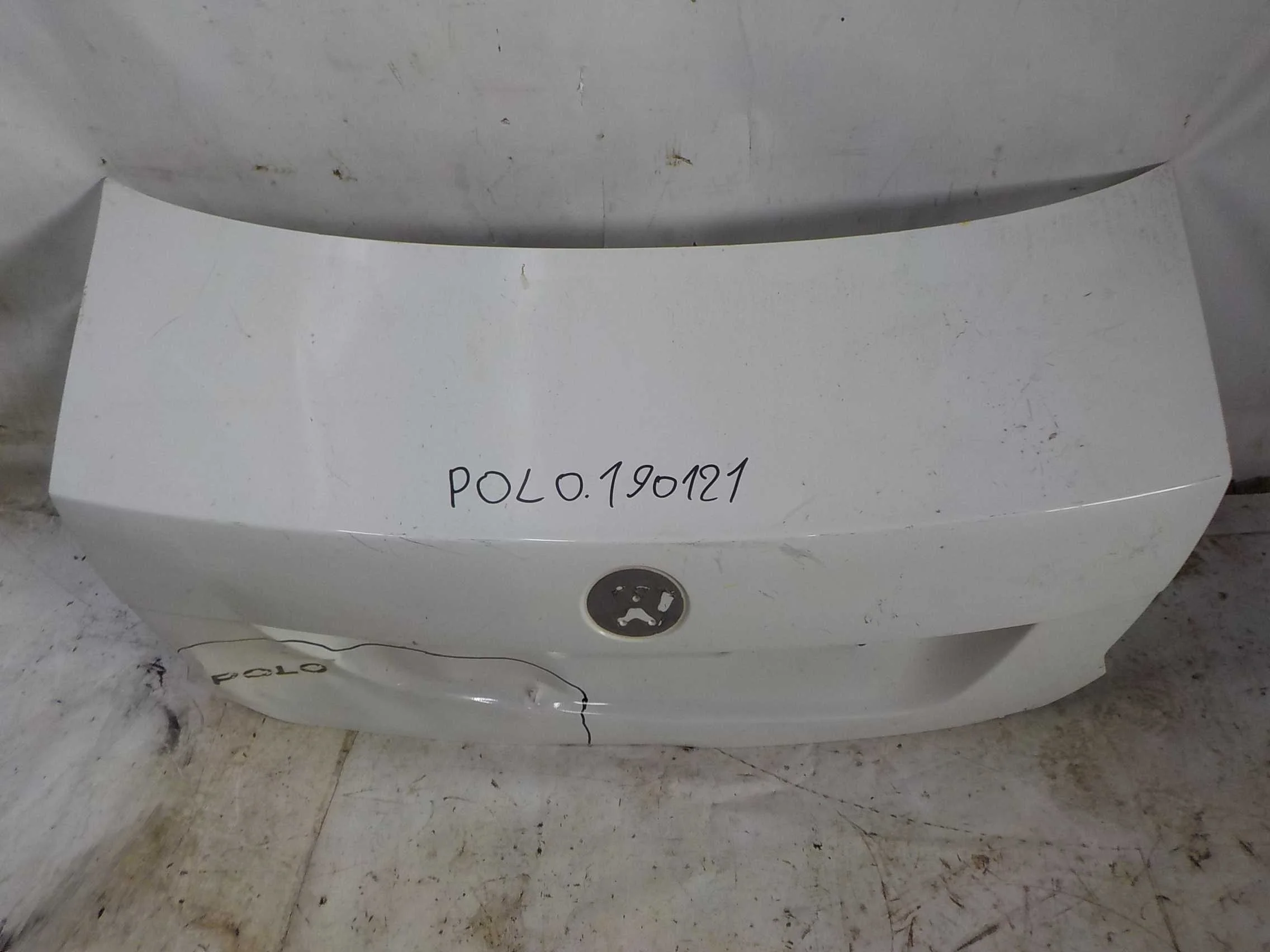 крышка багажника VOLKSWAGEN POLO