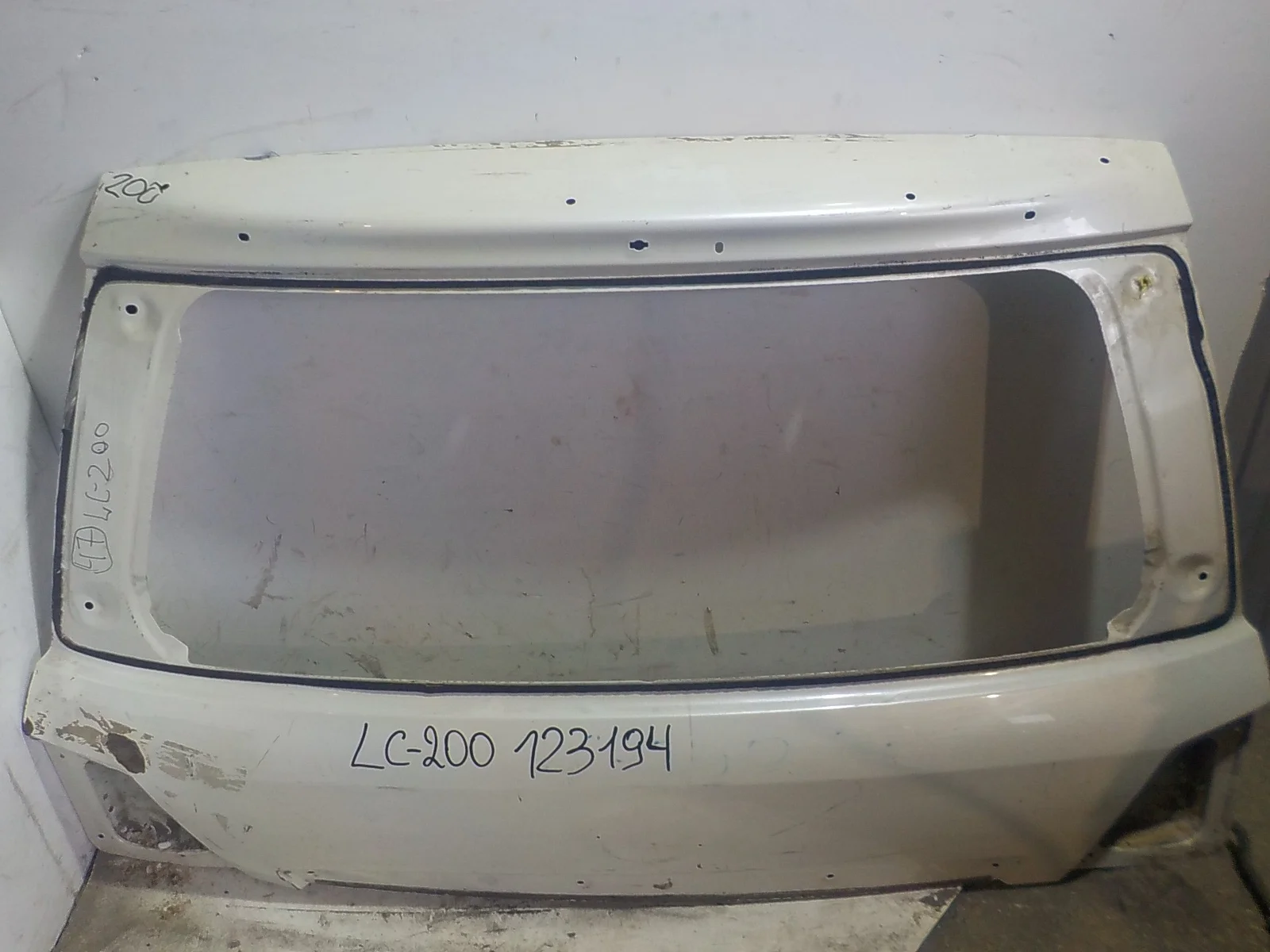крышка багажника TOYOTA LAND CRUISER
