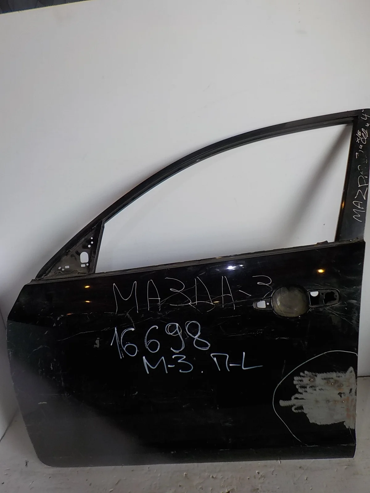 дверь MAZDA 3
