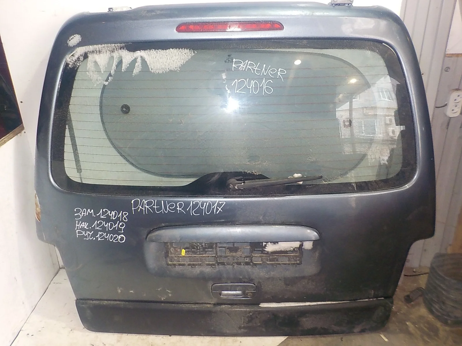 крышка багажника PEUGEOT PARTNER