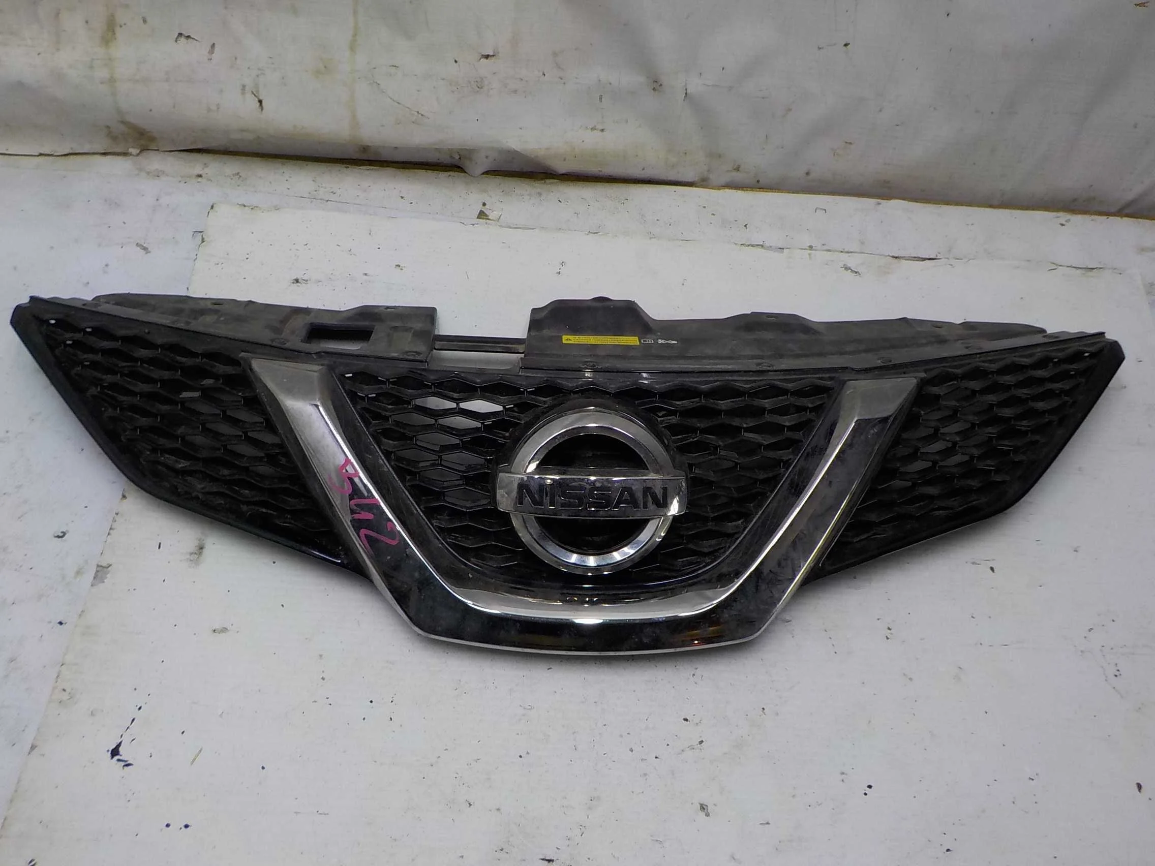 решетка радиатора NISSAN QASHQAI